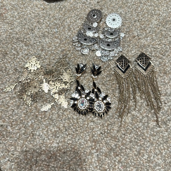 Dangle earrings - Picture 1 of 5